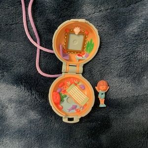 Beach Polly pocket necklace